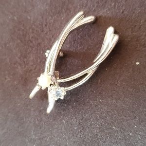 🔸️5/$25🔸️Vintage Wishbone Brooch